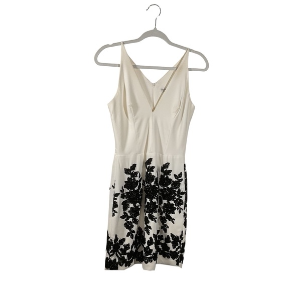 Dress the Population Dresses & Skirts - Dress The Population V-Neck Sleeveless White Dress With Black Appliqués.  Size S